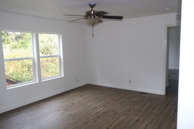 Building Photo - 2736 WA-109