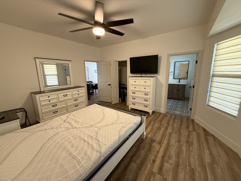 Master Bedroom - 834 SW 12th Ct