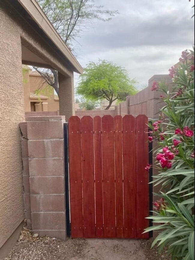 Building Photo - Beautiful 3Bed & 2Bath w/ Den, near Davis Monthan, Vail school district