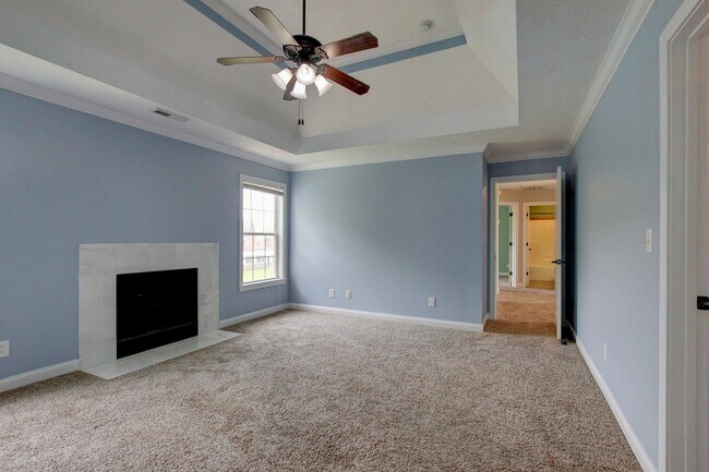 Building Photo - 716 Cavalier Dr