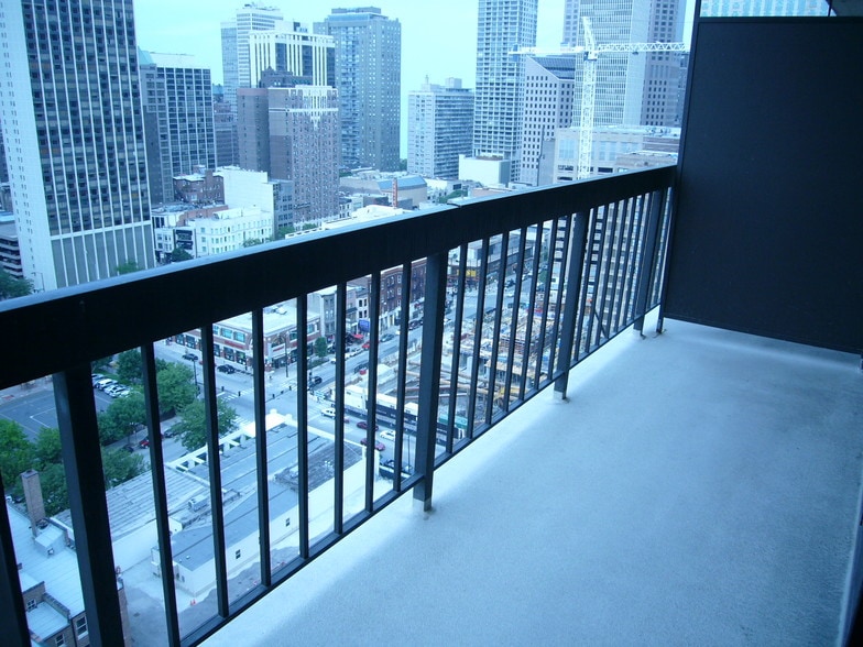 Building Photo - 33 W Delaware Pl