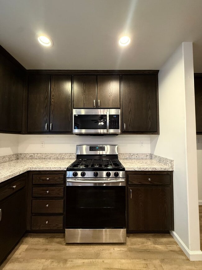 Building Photo - Orcutt Single Story Updated Home on Cul-De...