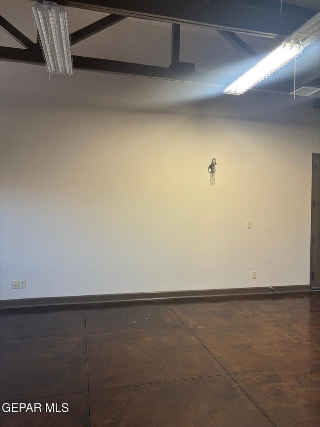 Building Photo - 6350 Escondido Dr
