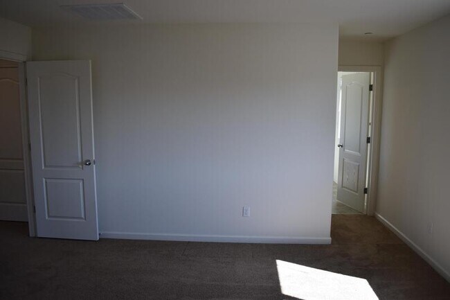 Building Photo - 4238 Freemark Ave