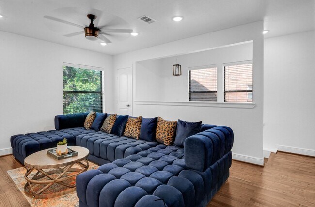 Building Photo - 3021 Prospect St