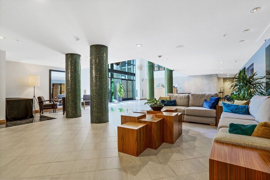 Building Photo - 850 Beech St