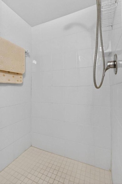 Building Photo - 7410 S Ocean Dr