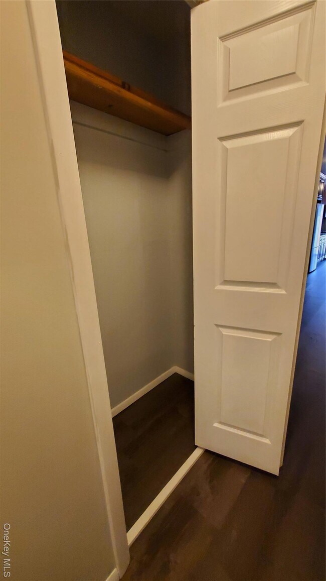 Building Photo - 460 Old Town Rd