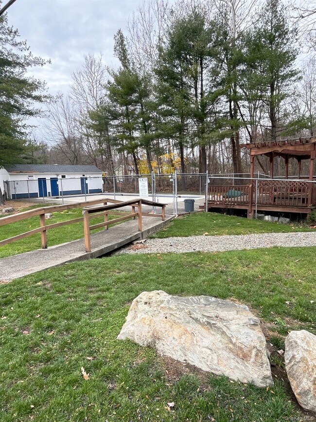 Building Photo - 1403 Barclay Manor