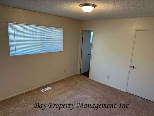 Building Photo - Refreshed 4 Bedroom, 2 Bath Home Near Wind...