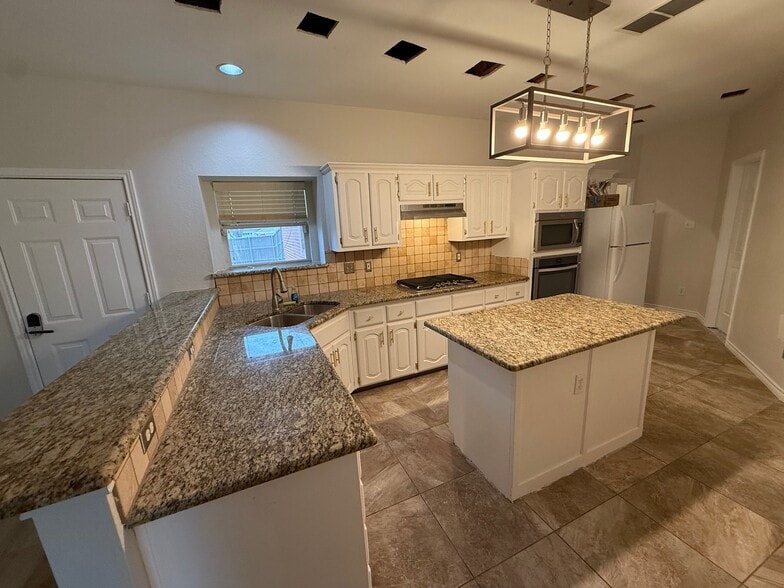 Building Photo - 610 Butternut Dr