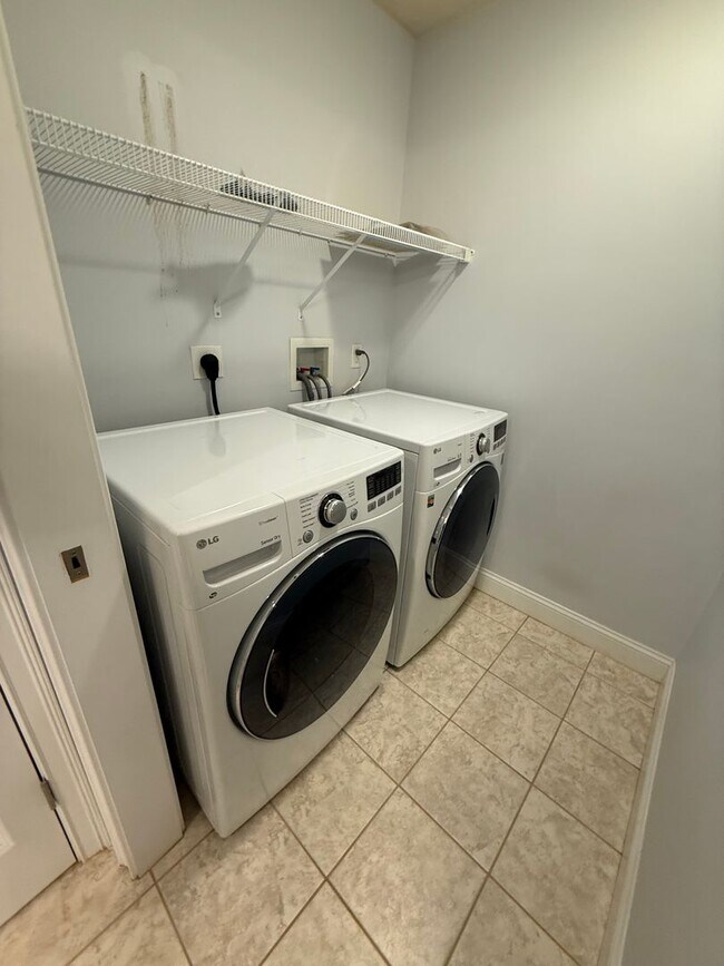 Building Photo - Beautiful Condo in Lynn– $3,300/mo