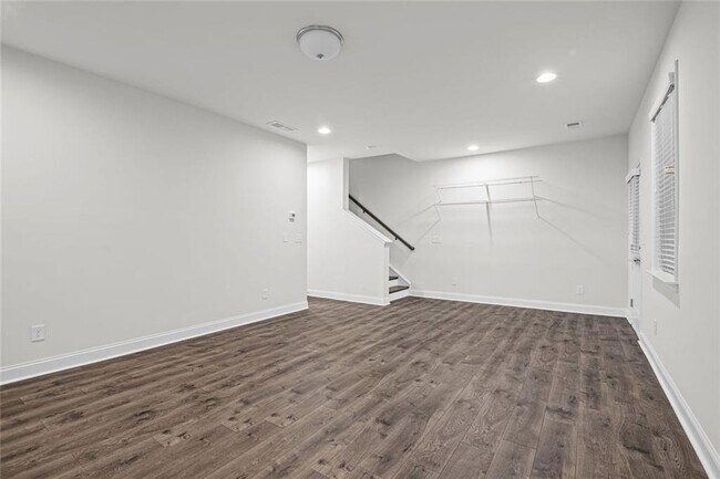 Building Photo - 2779 White Oak Ln