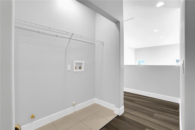 Building Photo - 2141 E Nugent St