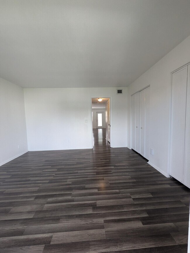 Building Photo - 131 Doolen Ct