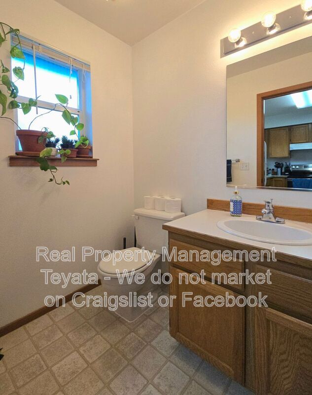 Building Photo - 2824 Valencia St