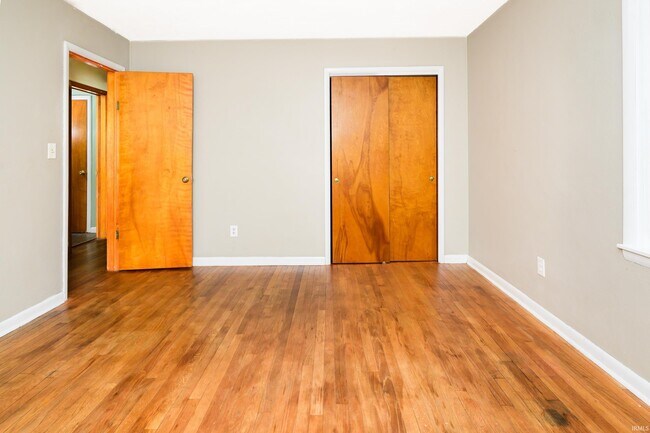 Building Photo - 117 N Hillsdale Dr