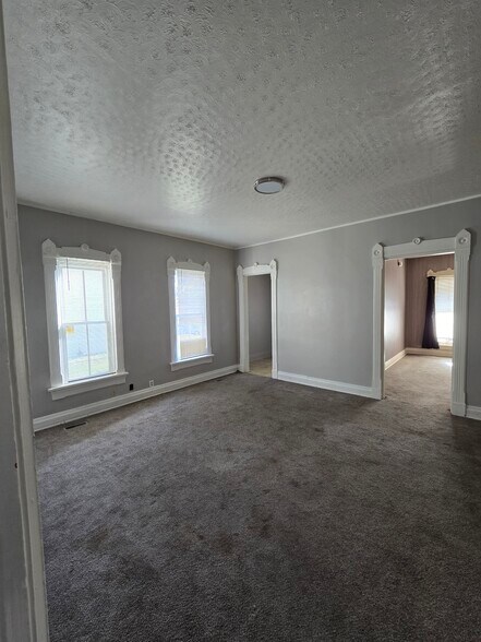 Building Photo - 118 Linden Ave
