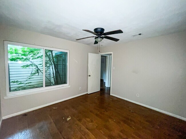 Building Photo - 19734 Lake Hollow Ln