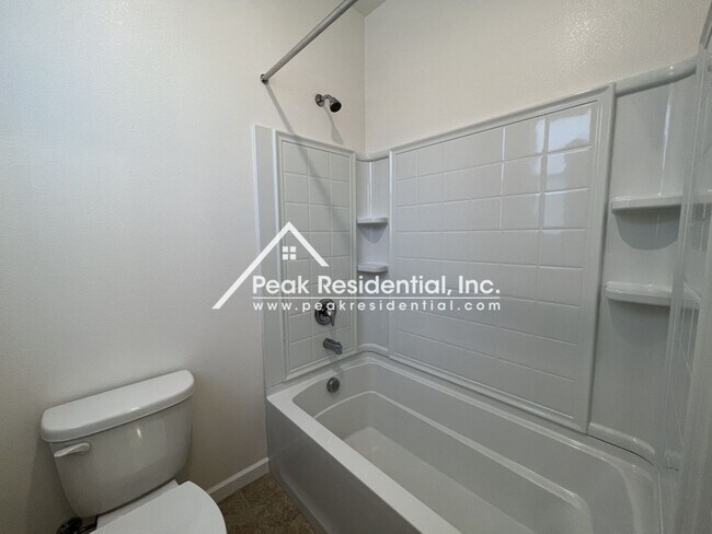 Building Photo - Newer 4bd/3ba Elk Grove Home with 2 Car Garage