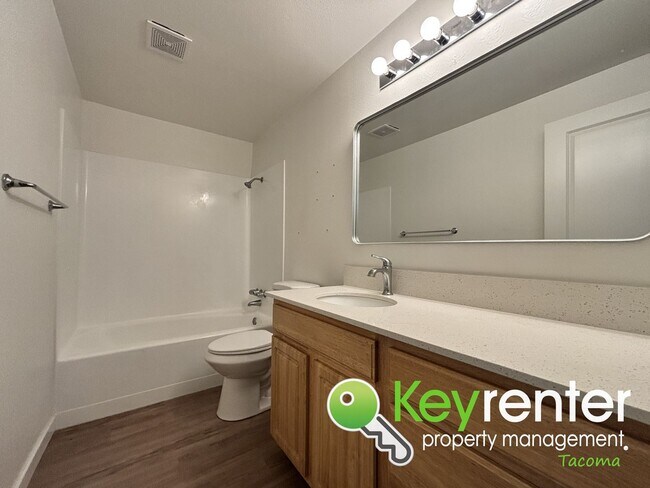 Building Photo - Modern 2-Bedroom Condo for Rent in Edgewoo...
