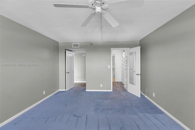 Building Photo - 3200 Port Royale Dr N