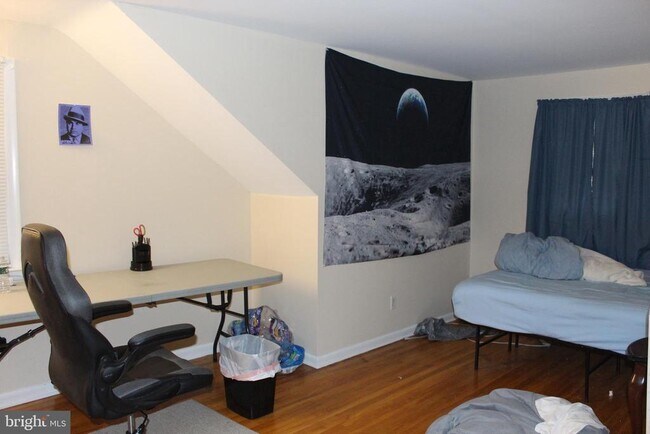 Building Photo - 107 Laurel Ave