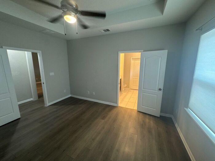 Building Photo - 722 Coconut Grove St