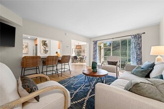 Building Photo - 208 Bobolink Way