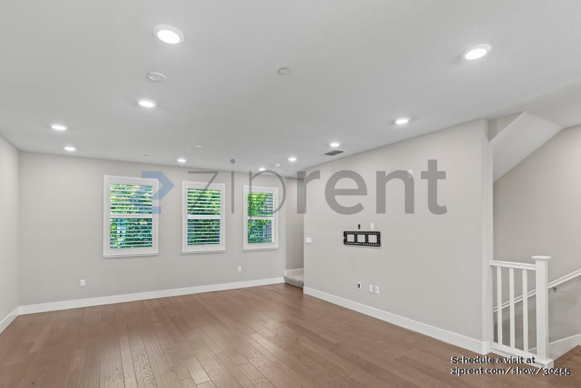 Building Photo - Unit