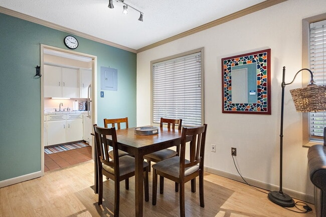 Building Photo - 3 Bed Beauty in Belhaven-FURNISHED