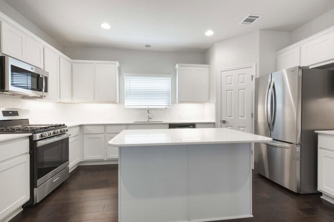 Building Photo - 924 Falkland Trace