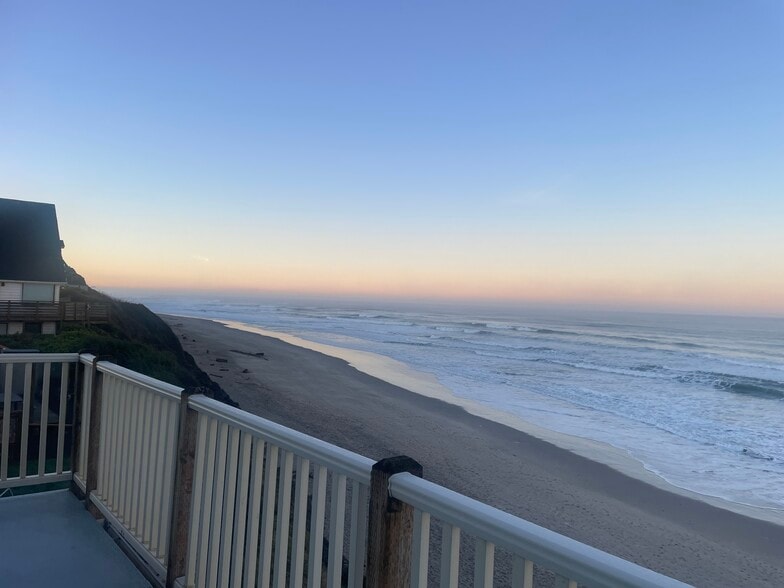 Building Photo - 257 SW Ebb Ave