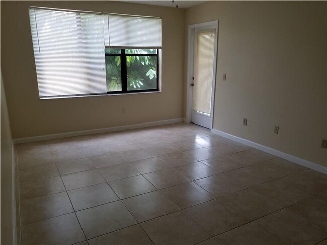 Building Photo - Lovely 1 Bedroom 1 Bath with GREAT AMENITIES!