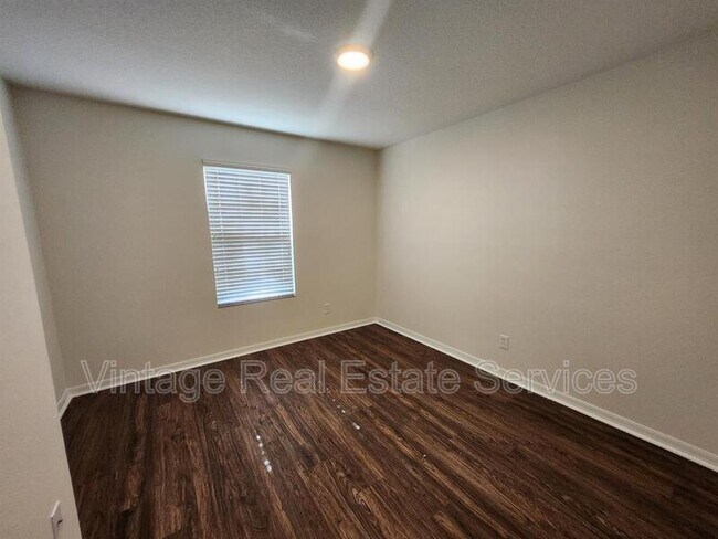 Building Photo - 9333 Stone River Pl