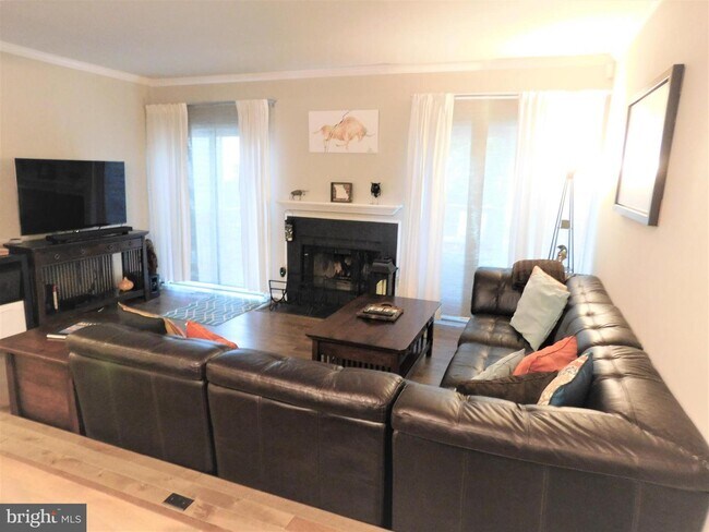 Building Photo - 8487 Springfield Oaks Dr