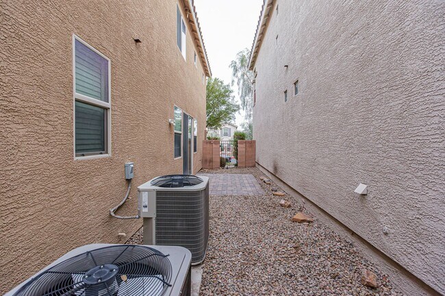 Building Photo - 4 Bedroom home located in Mountain's Edge