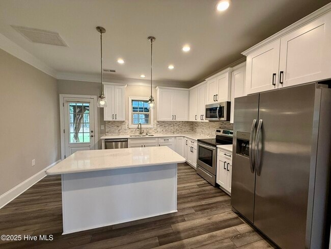 Building Photo - 204 Backspin Ln