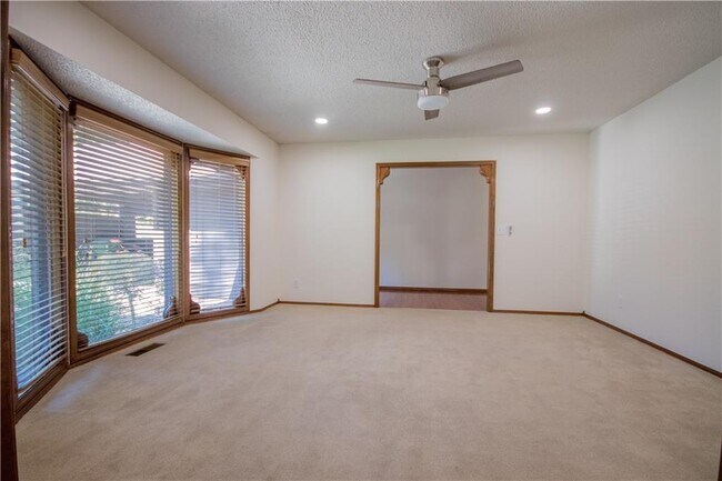 Building Photo - 403 S 37th St