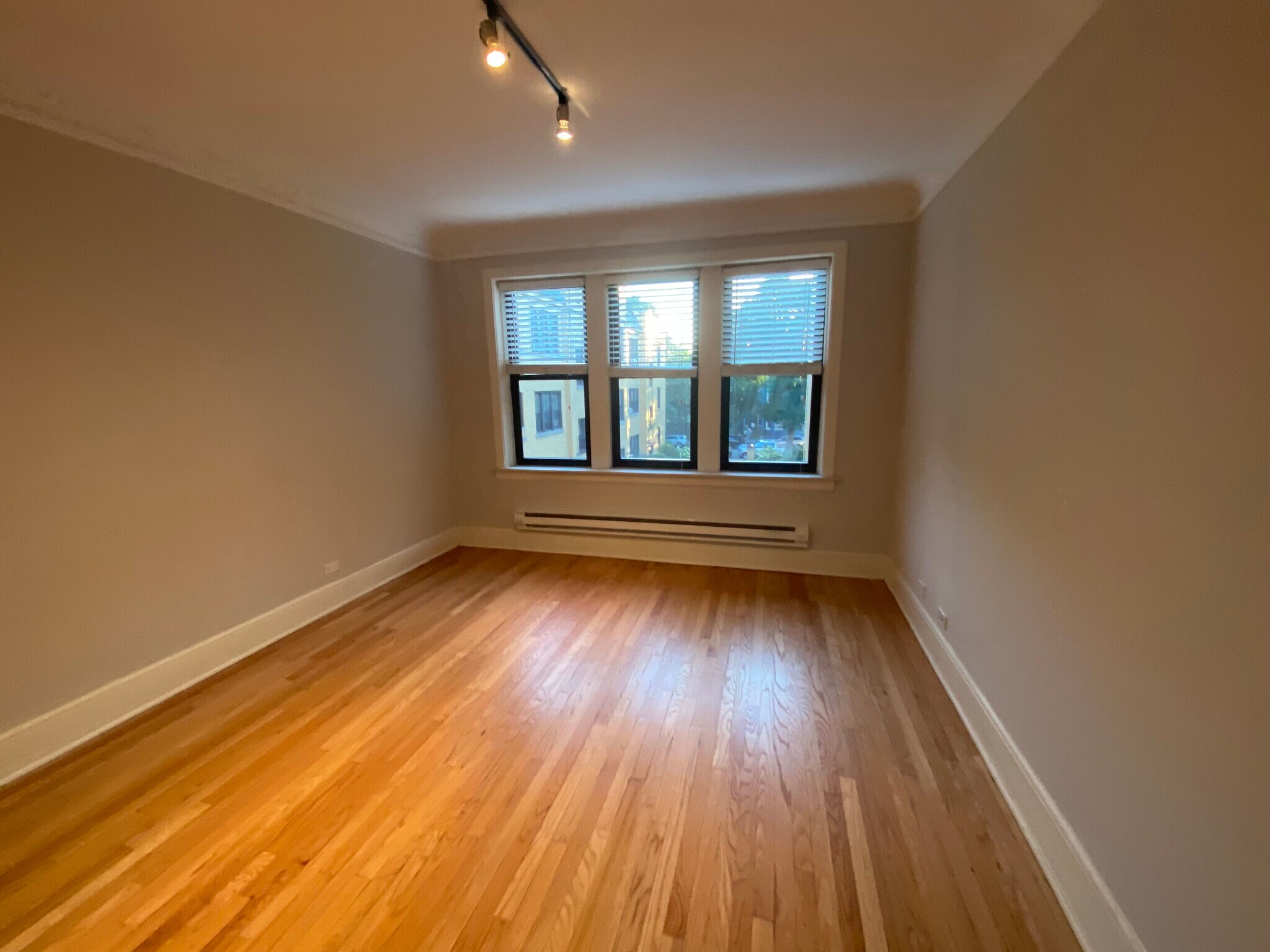 Building Photo - 2331 N Rockwell St