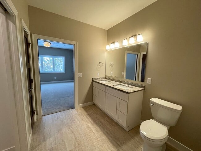 Building Photo - Available Now! 3 Bed 2 Bath Beautiful New Construction Townhome in Hermantown