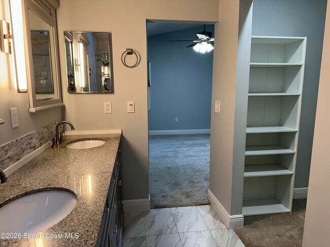 Building Photo - 976 S Fork Cir