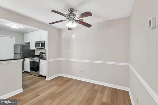 Building Photo - 3321 Sir Thomas Dr