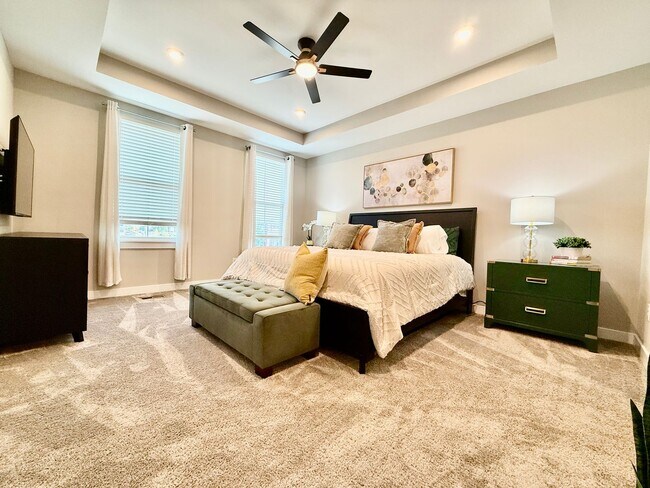 Building Photo - Central, luxury townhome in the heart of Liberty