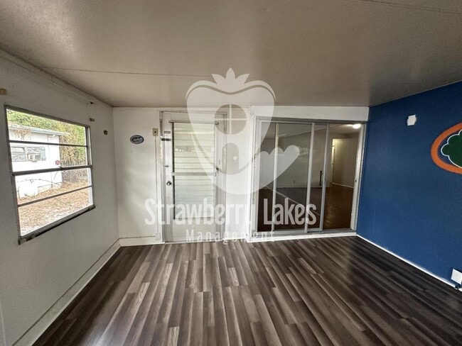 Building Photo - 121 Lakeside Dr