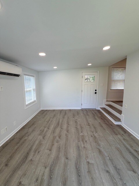 Building Photo - 2303 Katherine Ave