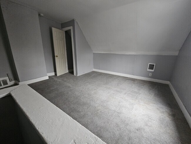 Building Photo - 10602 Earle Ave