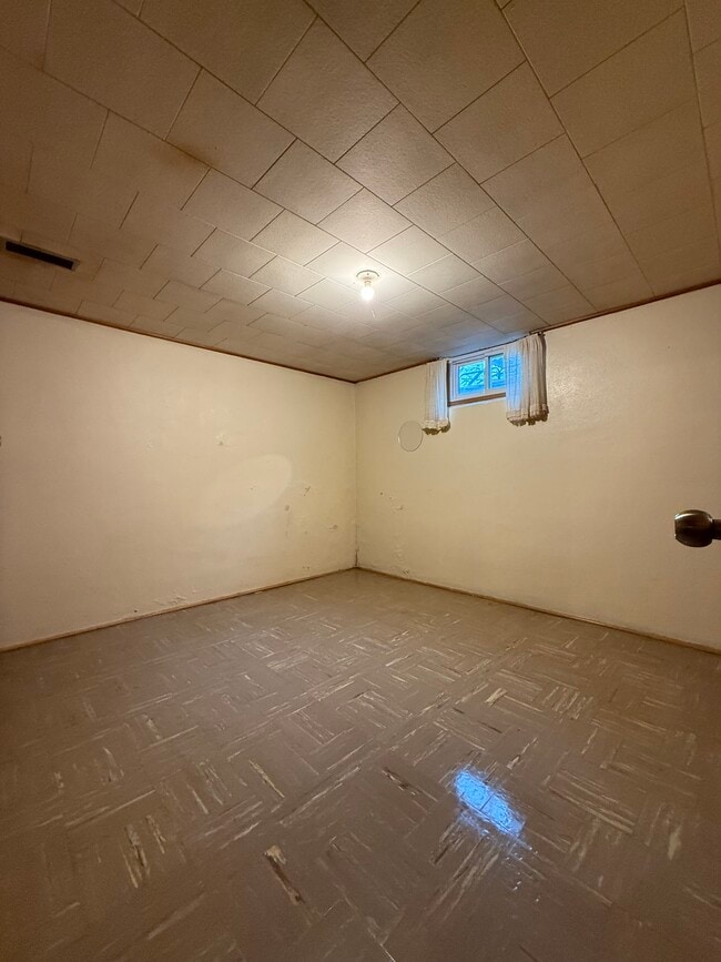 Building Photo - 138 21st Ave S