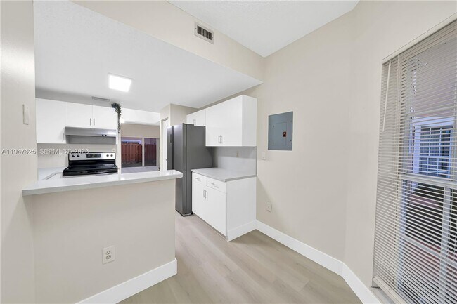 Building Photo - 14325 SW 57th Ln