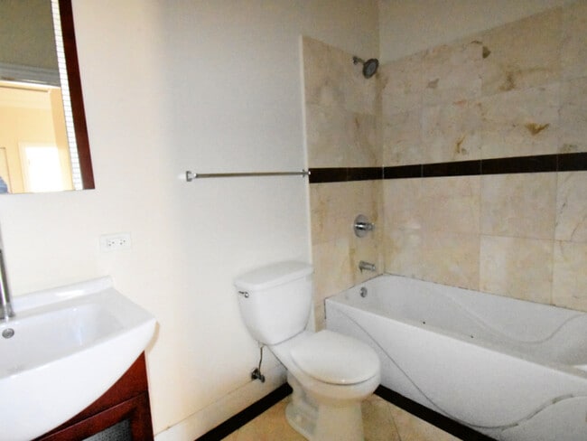 Building Photo - 4518 N Kedzie Ave